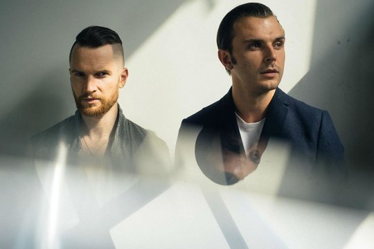 Britų grupė „Hurts“ pradeda jubiliejinį koncertų turą – užsuks ir į Baltijos šalių regioną