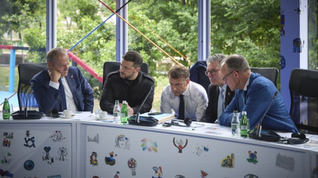 Pastebi, kad JAV ir Europa sprendžia skirtingas problemas dėl karo Ukrainoje: perspektyva – niūri