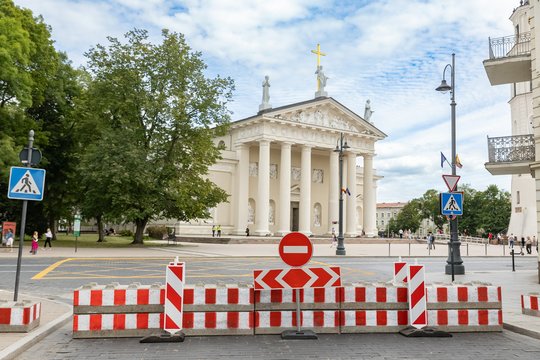 Ketvirtadienį prie Vilniaus Katedros bus eismo ribojimų, keisis viešojo transporto maršrutai