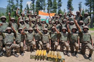 Pakistanas ir Indija susitarė patraukti karius į taikos meto pozicijas