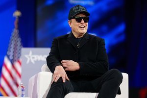 E. Muskas teigia, kad ateityje politinėms kampanijoms išleis „daug mažiau“ pinigų