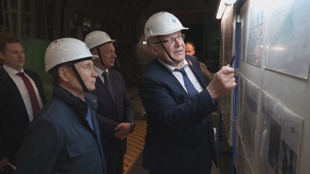 V. Putino darbo vizitas Kursko pasienyje: diskutavo prie didelio stalo, nukrauto arbata ir saldumynais