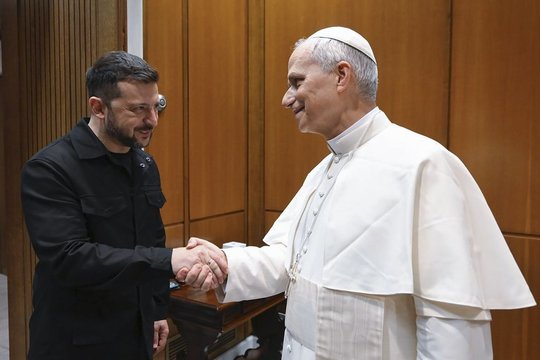 Po D. Trumpo pasiūlymo – popiežiaus Leono XIV žodis: pritarė deryboms Vatikane