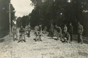 „Pionieriau, nesigailėk prakaito, brolių kraują taupai!“ – tarpukario Lietuvos karo inžinieriai