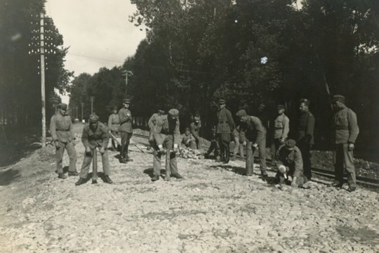„Pionieriau, nesigailėk prakaito, brolių kraują taupai!“ – tarpukario Lietuvos karo inžinieriai