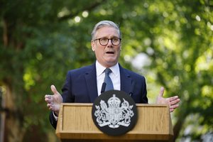 Dėl padegimų su JK premjeru K. Starmeriu siejamoje nuosavybėje apkaltintas trečiasis asmuo