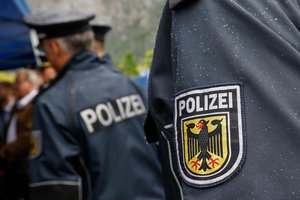 Vokietijoje sulaikyti smurtinius išpuolius prieš prieglobsčio prašytojus rengę kraštutinių dešiniųjų pažiūrų paaugliai