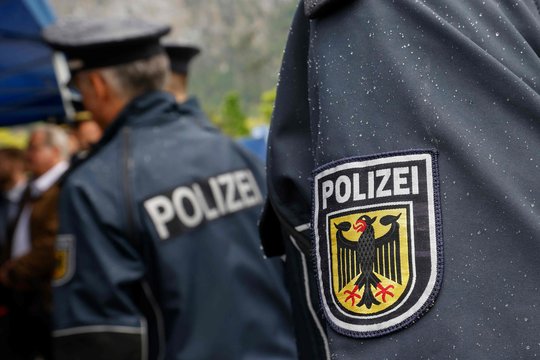 Vokietijoje sulaikyti smurtinius išpuolius prieš prieglobsčio prašytojus rengę kraštutinių dešiniųjų pažiūrų paaugliai