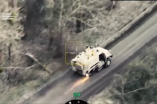 Dramatiška operacija: įamžino, kaip drąsus Ukrainos karys evakavo vertingą karinę techniką