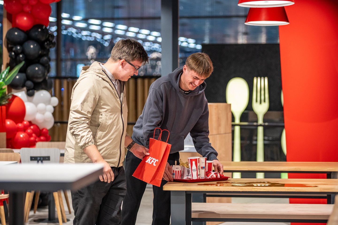 Trečiadienį klaipėdiečius pasiekė gardi žinia – prekybos centre „Akropolis“ duris atvėrė naujasis greitojo aptarnavimo restoranas KFC.