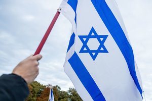 Po paleistų smūgių į diplomatų delegaciją – kritika Izraeliui: pareikalavo pasiaiškinimo