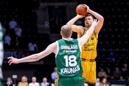 „Šiaulių“ ekipos pagerbtas treneris V. Pauliukėnas neišvengė pralaimėjimo: „Žalgiris“ iškovojo 30-ąją pergalė iš eilės