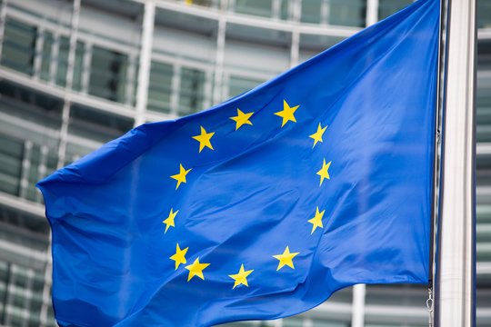 Europos Komisija pristatė planus mažinti biurokratinę naštą vidutinėms įmonėms