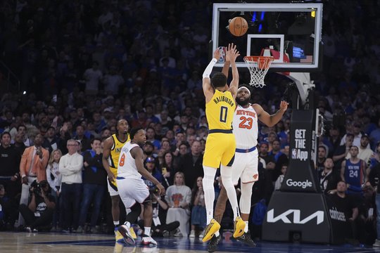 NBA Rytų konferencijos finalo starte – metimas aidint sirenai ir „Pacers“ pergalė
