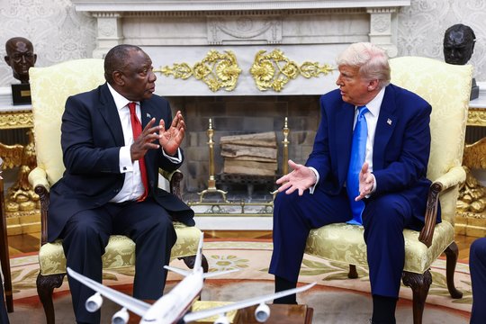 D. Trumpas viešai sugėdino PAR prezidentą kaltinimais genocidu