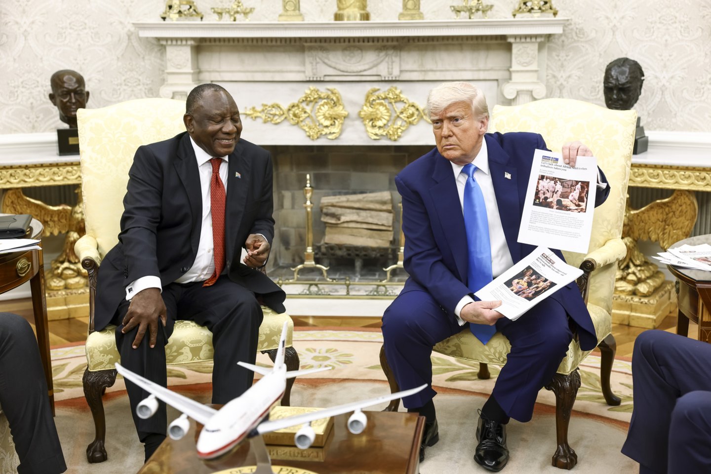 Pietų Afrikos Respublikos (PAR) prezidento Cyrilo Ramaphosos apsilankymo Baltuosiuose rūmuose metu JAV prezidentas Donaldas Trumpas viešai sugėdino savo kolegą. <br>EPA-ELTA nuotr.