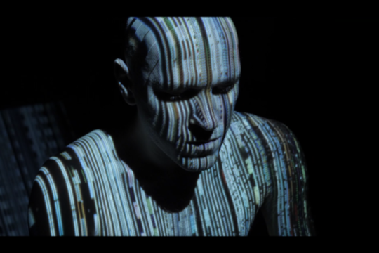 Meilė tarp žmonių ir roboto Ginto Rožės vaizdo klipe „Jet-set“