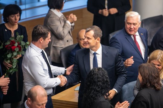 Rankas dėl NT mokesčio pavyko aplaužyti ne visiems: kas nepalaikė, o kas – pasiplovė?