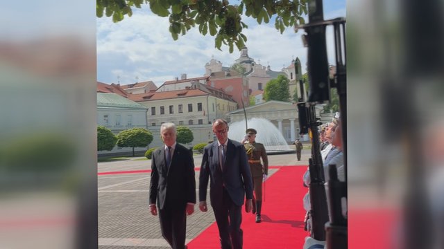F. Merzas atvyko į Vilnių: užfiksavo iškilmingą pasitikimą Prezidentūroje