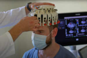 Inovatyvus Lietuvos mokslininkų išradimas po insulto leis stebėti žmogaus širdies ritmą, kraujotaką ir smegenų signalus