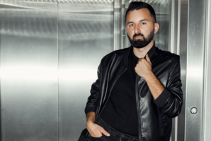 Arnas Švilpauskas eilinį gimtadienį švenčia ypatingai: nauja daina ir atsakymas, kodėl jam taip sekasi