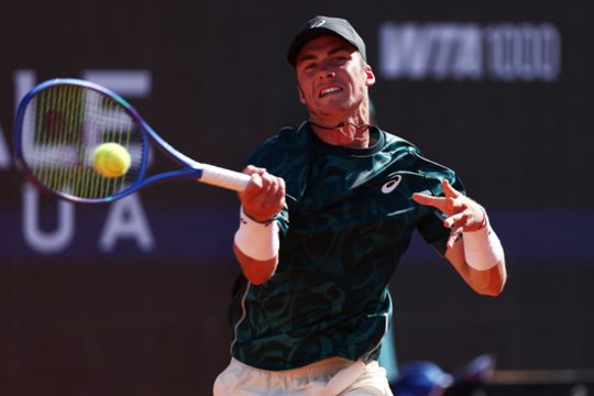 Tragiškai mačą pradėjęs ir nė vieno taško sete nepelnęs Vilius Gaubas sužlugdė svajonę kovoti „Rolland Garros“ turnyre