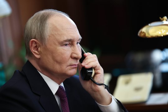 Karas Ukrainoje. JAV Senatas grasina Rusijai griežtomis sankcijomis, V. Putinas turi mažai laiko