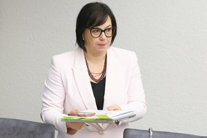 R. Popovienė pasveikino paskutinį skambutį švenčiančius abiturientus: ieškokite savo kelio drąsiai