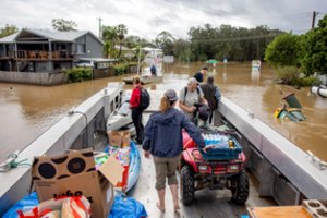 Potvynių aukų skaičius Australijoje išaugo iki keturių, tūkstančiai žmonių buvo izoliuoti