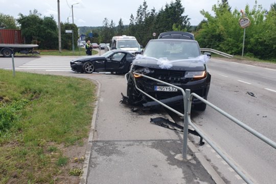 Juodasis penktadienis Kaune – į avariją pakliuvo vestuvine atributika papuoštas automobilis