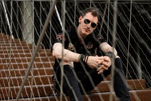 M. Nox išleido provokuojantį singlą „Enemy“: tai muzikinis protestas prieš pasaulio abejingumą