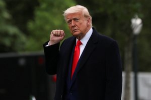 D. Trumpas skelbia apie įvykdytus „didelius“ Ukrainos ir Rusijos karo belaisvių mainus