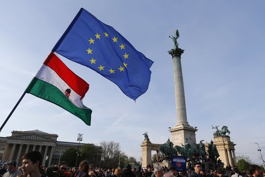 Vengrijai verta sunerimti: ES taryba svarstys iš šalies atimti balso teisę