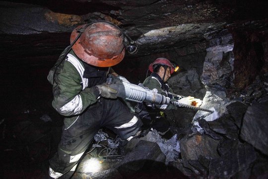 Pietų Afrikoje įgriuvo vienos aukso kasyklos šachta: po žeme įstrigę liko 260 kalnakasių