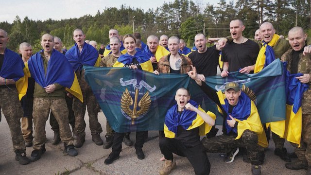 Susitarimas virto realybe: Ukraina susigrąžino 390 gynėjų