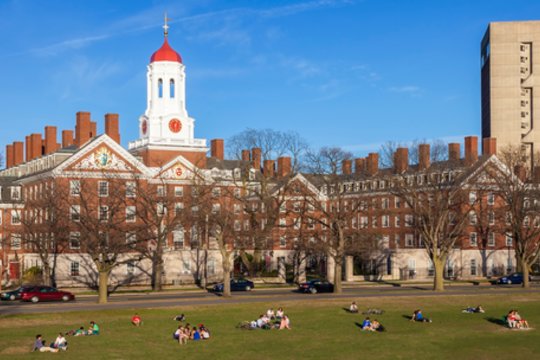 Harvardo universitetas skundžia JAV vyriausybės sprendimą neleisti priimti užsienio studentų
