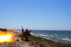 Pratybų „Gintarinė strėlė 2025“ metu kariai mokėsi atremti bepiločių orlaivių ataką