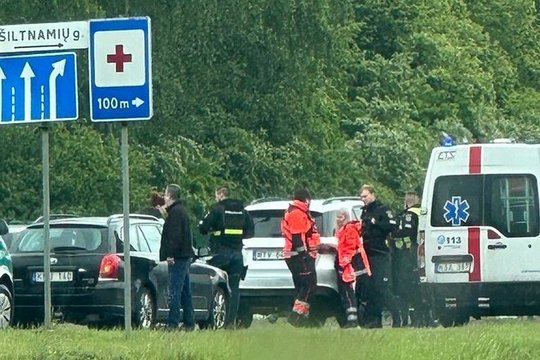 Vilniuje susidūrę du automobiliai sukėlė dideles spūstis