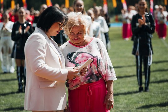 J. Bartaškienei Palangoje įteiktas garbės ženklas