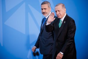 Sirijos laikinasis prezidentas susitinka su Turkijos prezidentu Stambule