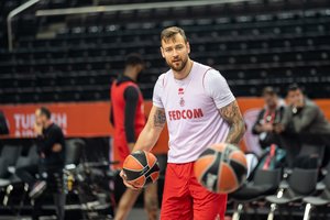 „Tenka kentėti“: atsakymų negaunantis D. Motiejūnas atsivėrė apie savo emocinę būklę Monake