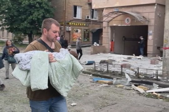 Ukraina antrą naktį iš eilės atakuota dronais: pranešama apie žuvusiuosius