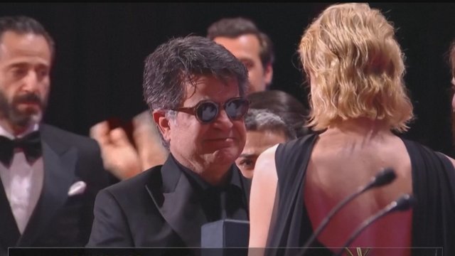 Įteikta „Auksinė palmės šakelė“: 78-ajame Kanų festivalyje triumfavo Irano režisieriaus filmas