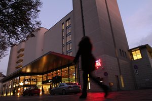 Kaune iš šeštojo viešbučio aukšto iškrito vyras, medikai kovoja dėl jo gyvybės