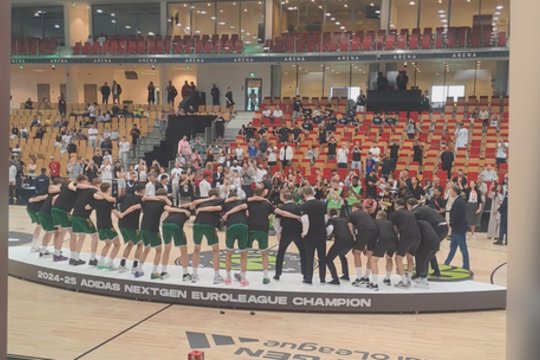 Nesuvaidintos emocijos: išvyskite jaunųjų „Žalgirio“ krepšininkų reakciją trečiąkart laimėjus Eurolygos taurę