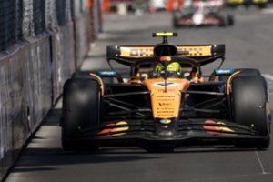 „Formulės 1“ lenktynėse M. Verstappeno planas neišdegė – nugalėjo pirmasis startavęs L. Norrisas