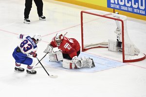 Per pratęsimą auksinį įvartį pelnę JAV ledo ritulininkai po 65 metų tapo pasaulio čempionais