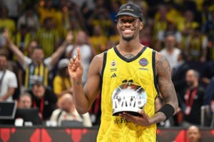 N. Hayesas-Davisas prieš finalą išsiuntė laišką K. Bryantui: „Paskelbsiu šią žinutę, kai tapsiu MVP“