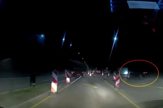 Keista BMW avarija Vilniuje pakeliui į „McDonald's“ – vairuotojas pabėgo, automobilis patrauktas, policija tyrimo nepradėjo