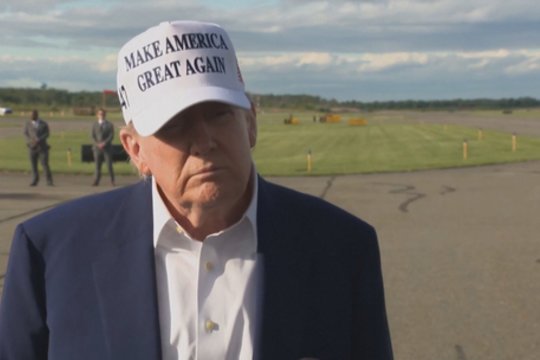 D. Trumpas užsipuolė V. Putiną: išvadinio bepročiu ir pagrasino Rusijos žlugimu